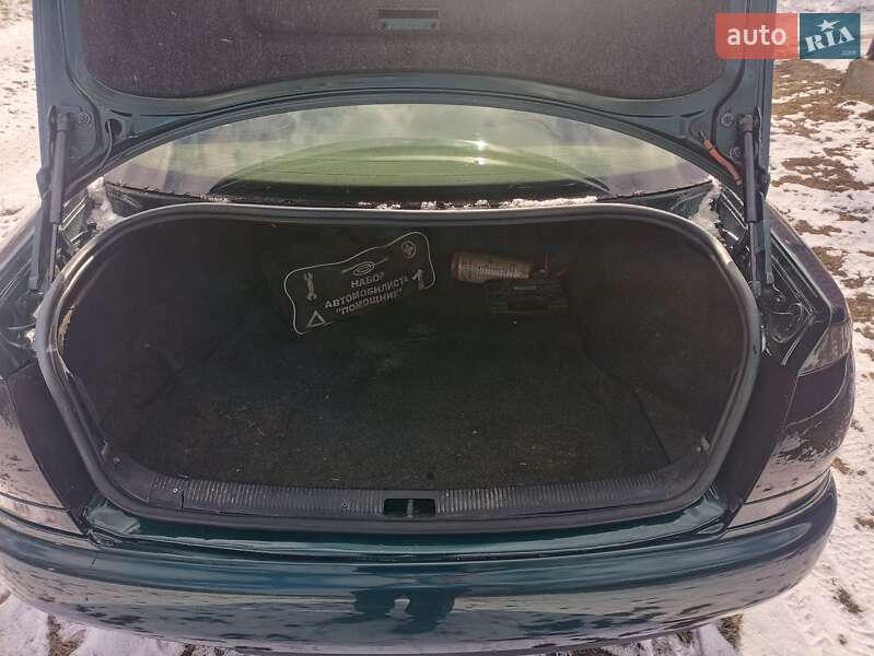 Седан Audi A4 1995 в Хмельницком