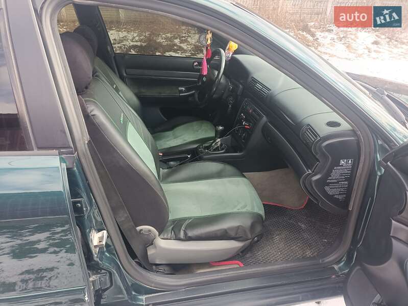 Седан Audi A4 1995 в Хмельницком