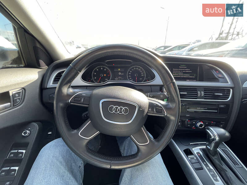 Седан Audi A4 2013 в Львове