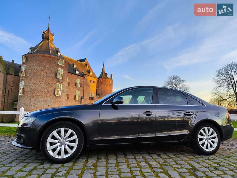 Седан Audi A4 2010 в Львові
