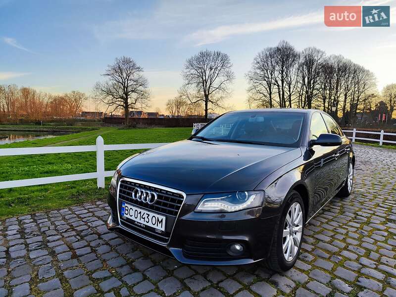 Седан Audi A4 2010 в Львові