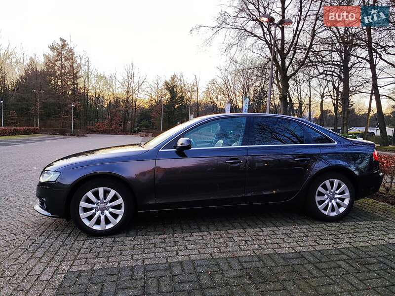 Седан Audi A4 2010 в Львові