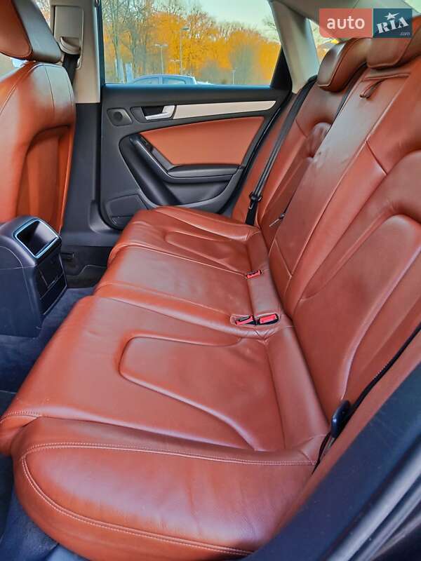 Седан Audi A4 2010 в Львові