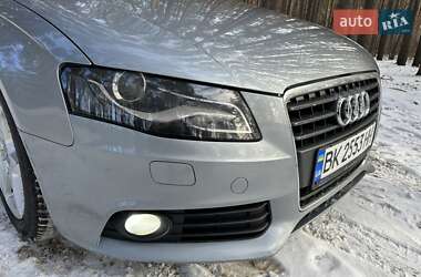 Седан Audi A4 2011 в Вишневом