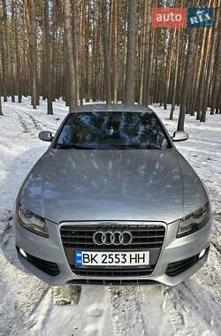 Седан Audi A4 2011 в Вишневом