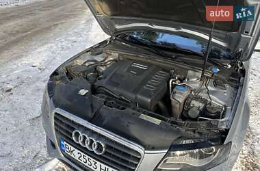 Седан Audi A4 2011 в Вишневом