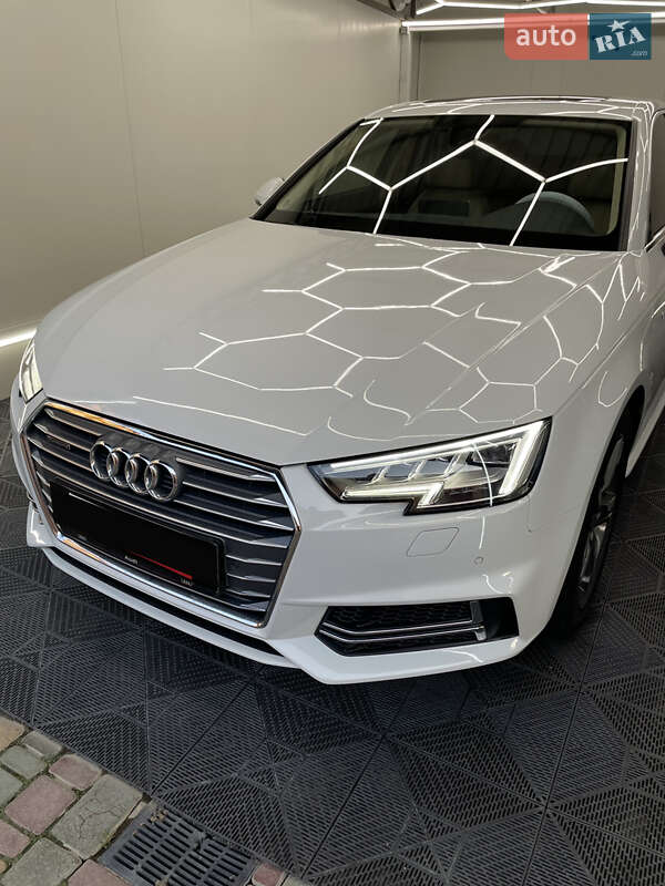 Седан Audi A4 2017 в Ужгороде