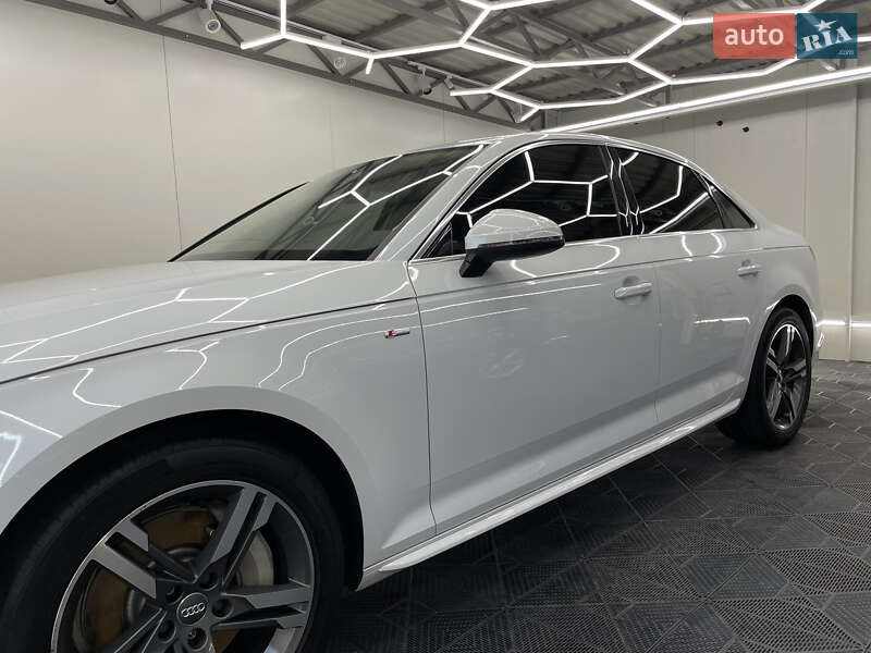 Седан Audi A4 2017 в Ужгороде