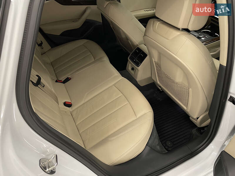 Седан Audi A4 2017 в Ужгороде