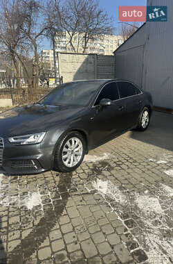 Седан Audi A4 2018 в 