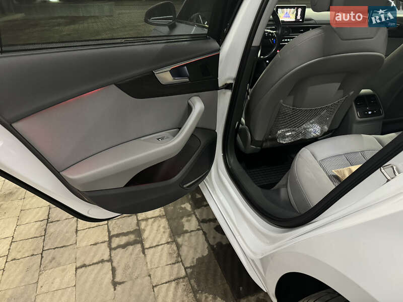 Седан Audi A4 2016 в Ужгороді