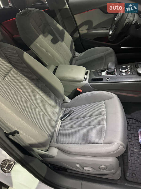 Седан Audi A4 2016 в Ужгороді