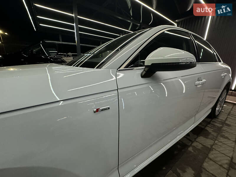 Седан Audi A4 2016 в Ужгороді