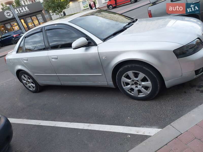 Седан Audi A4 2004 в Могилев-Подольске