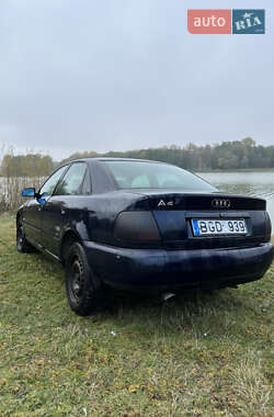 Седан Audi A4 1997 в 