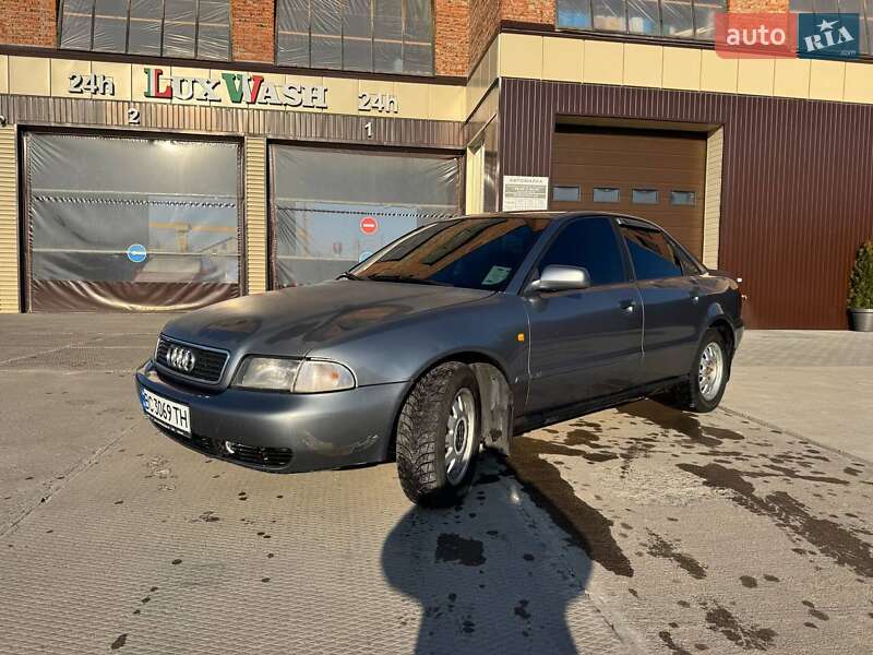 Седан Audi A4 1996 в Ходорове