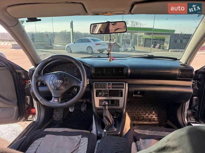 Седан Audi A4 1996 в Ходорове