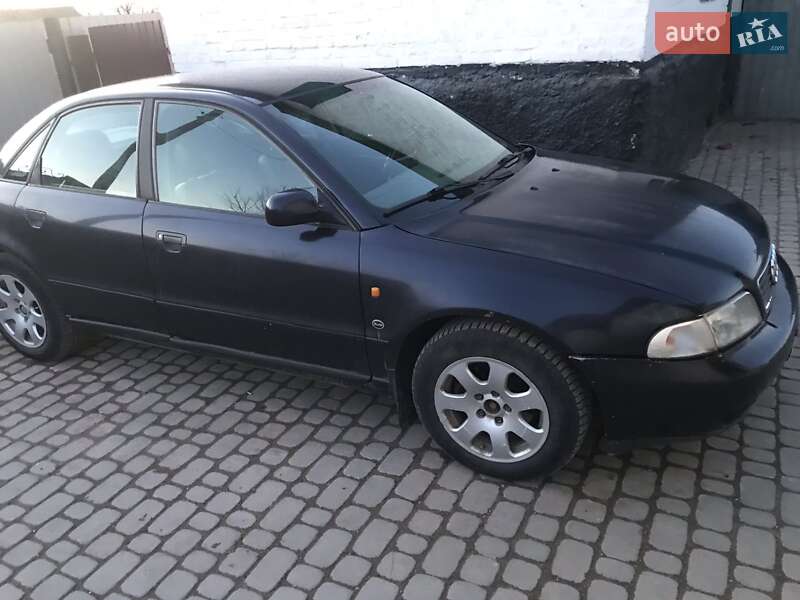 Седан Audi A4 1997 в Хмельнике