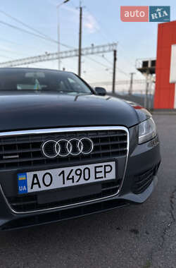 Седан Audi A4 2011 в Сваляві