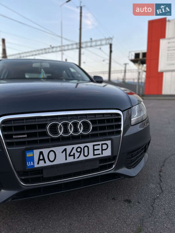 Седан Audi A4 2011 в Сваляві