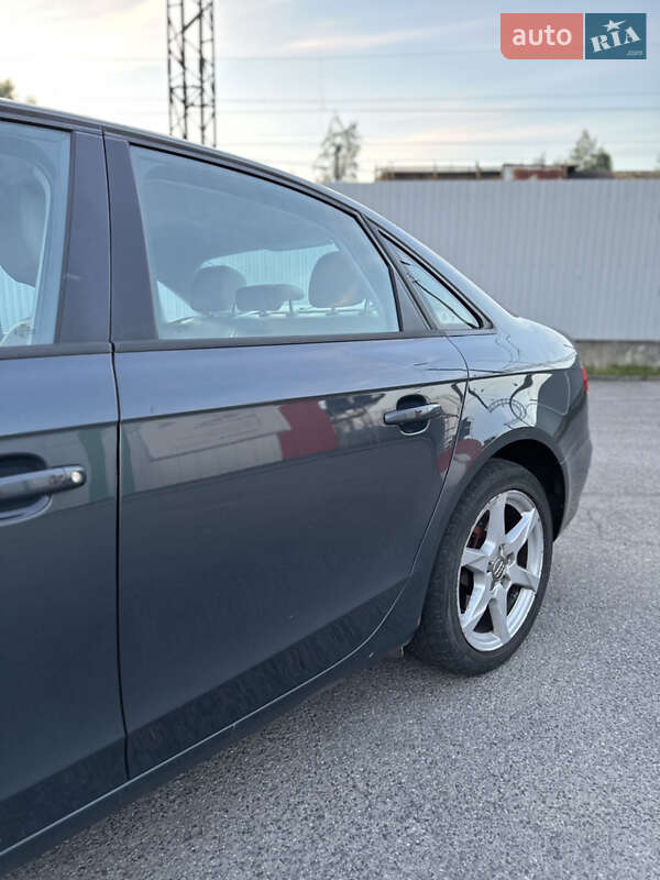 Седан Audi A4 2011 в Сваляві