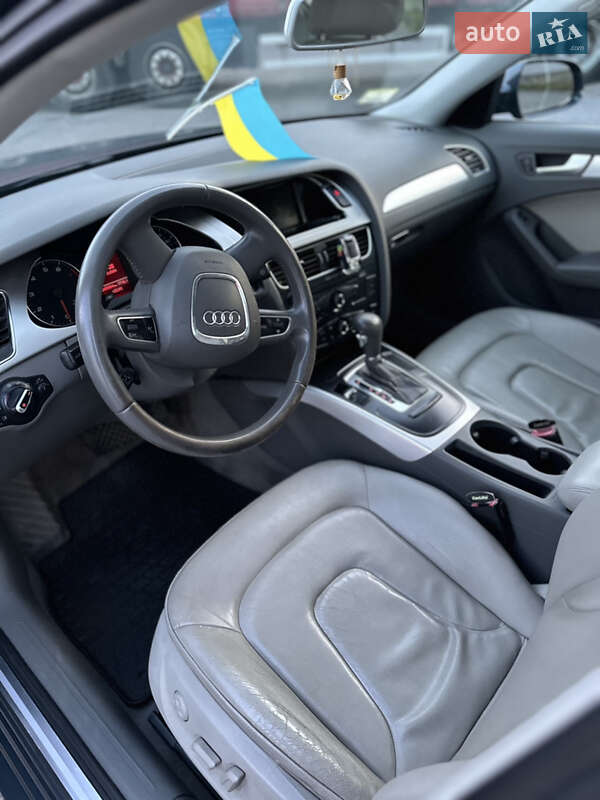 Седан Audi A4 2011 в Сваляві