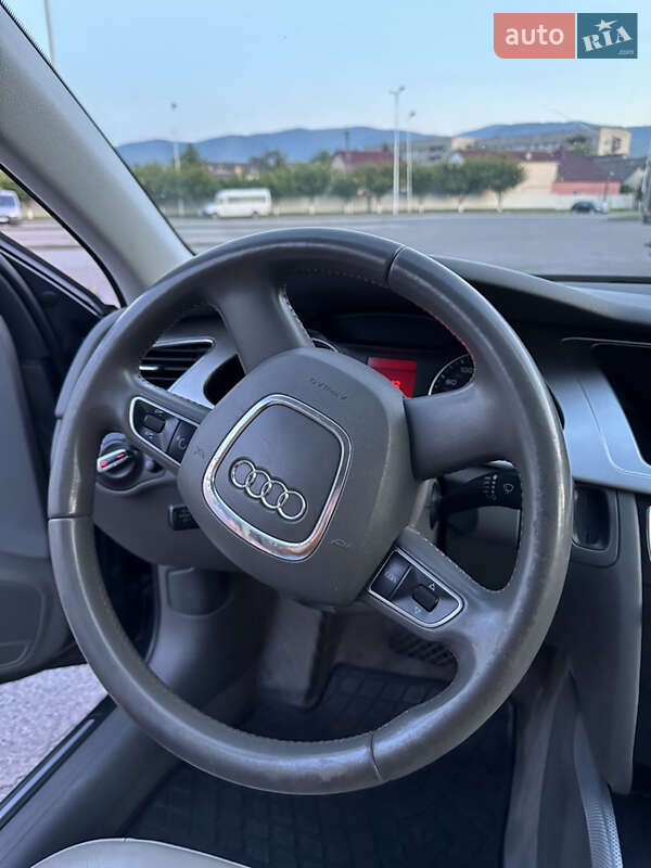 Седан Audi A4 2011 в Сваляві