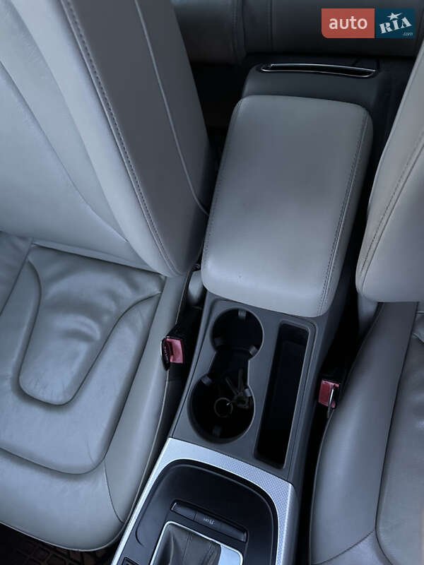Седан Audi A4 2011 в Сваляві