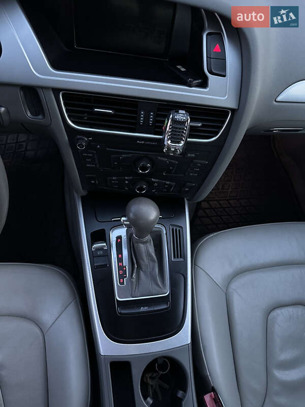 Седан Audi A4 2011 в Сваляві