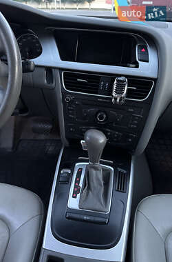Седан Audi A4 2011 в Сваляве