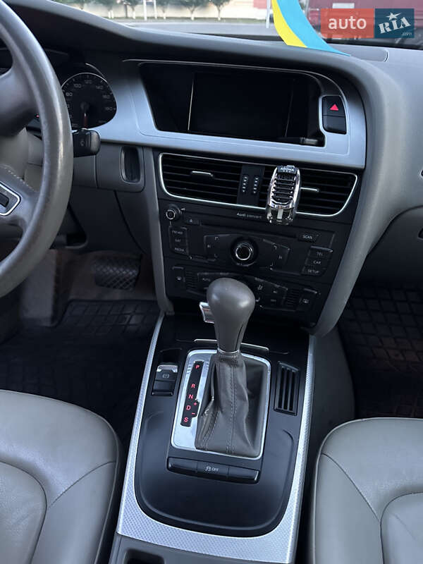 Седан Audi A4 2011 в Сваляве