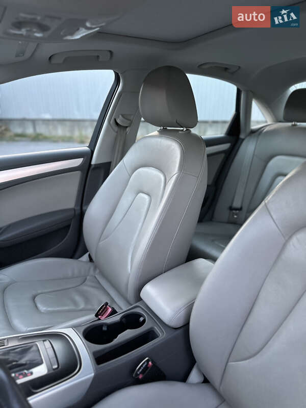 Седан Audi A4 2011 в Сваляві