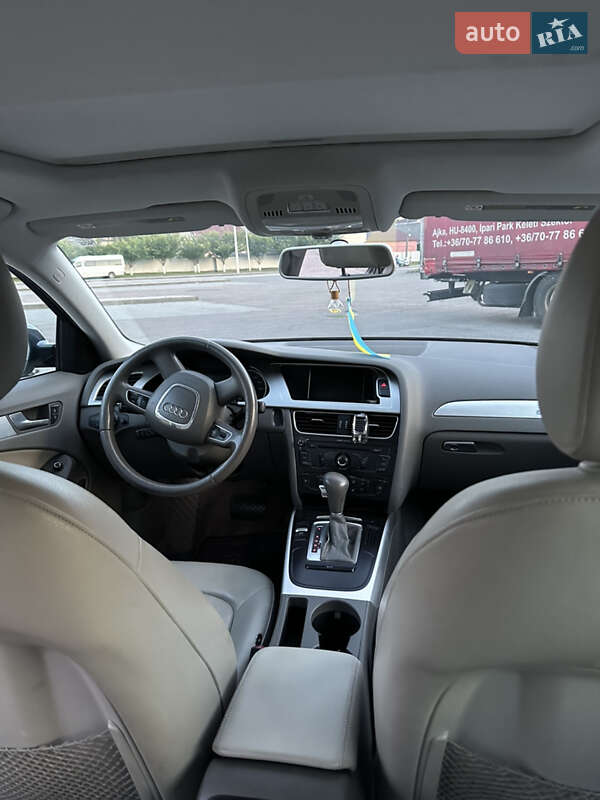 Седан Audi A4 2011 в Сваляві