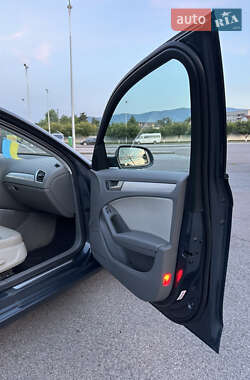 Седан Audi A4 2011 в Сваляві