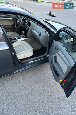 Седан Audi A4 2011 в Сваляві