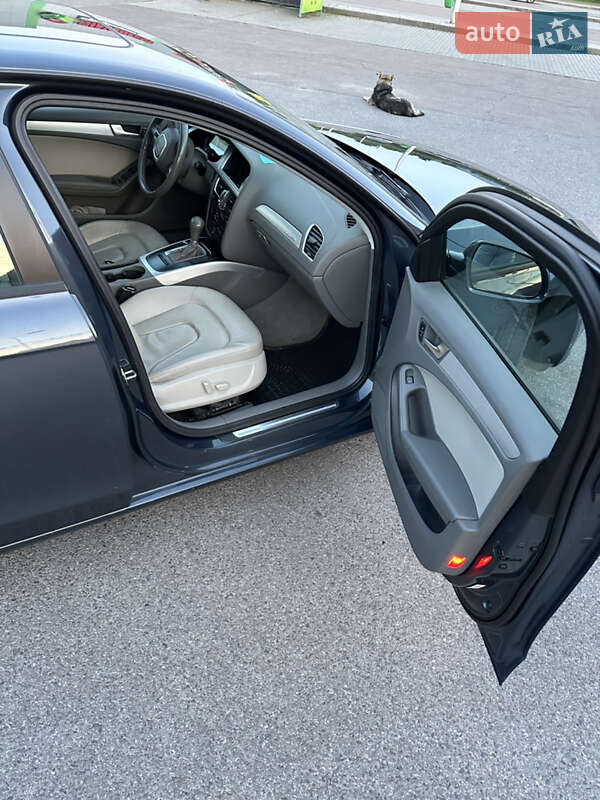 Седан Audi A4 2011 в Сваляві