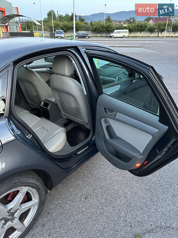 Седан Audi A4 2011 в Сваляве