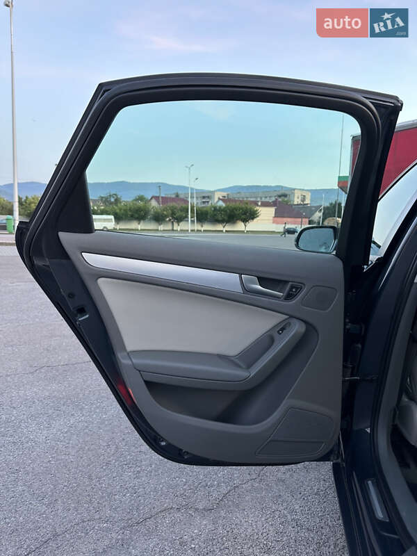 Седан Audi A4 2011 в Сваляві
