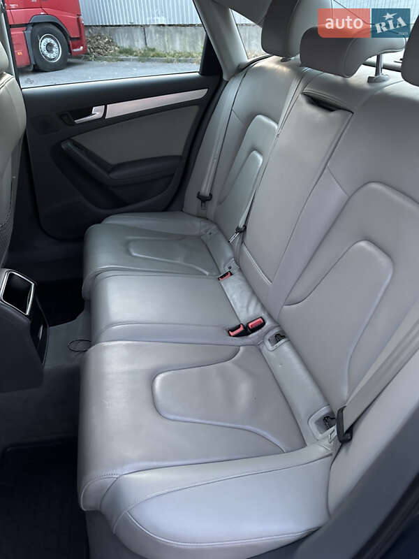 Седан Audi A4 2011 в Сваляві