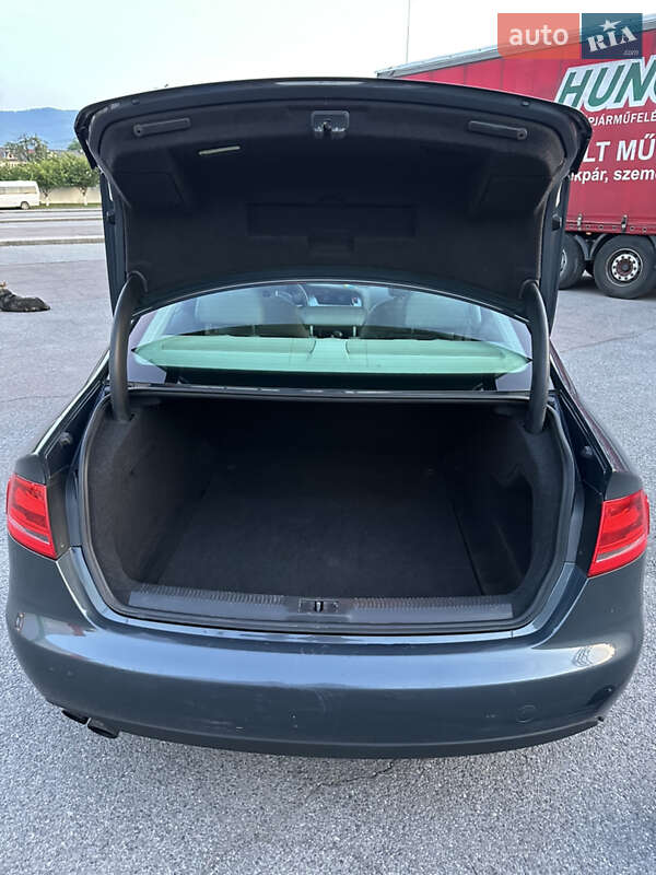 Седан Audi A4 2011 в Сваляві