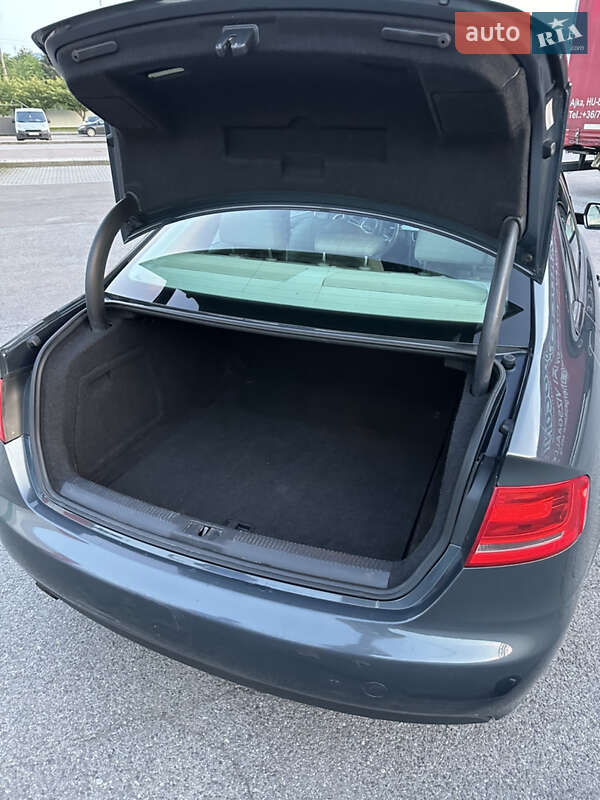 Седан Audi A4 2011 в Сваляве
