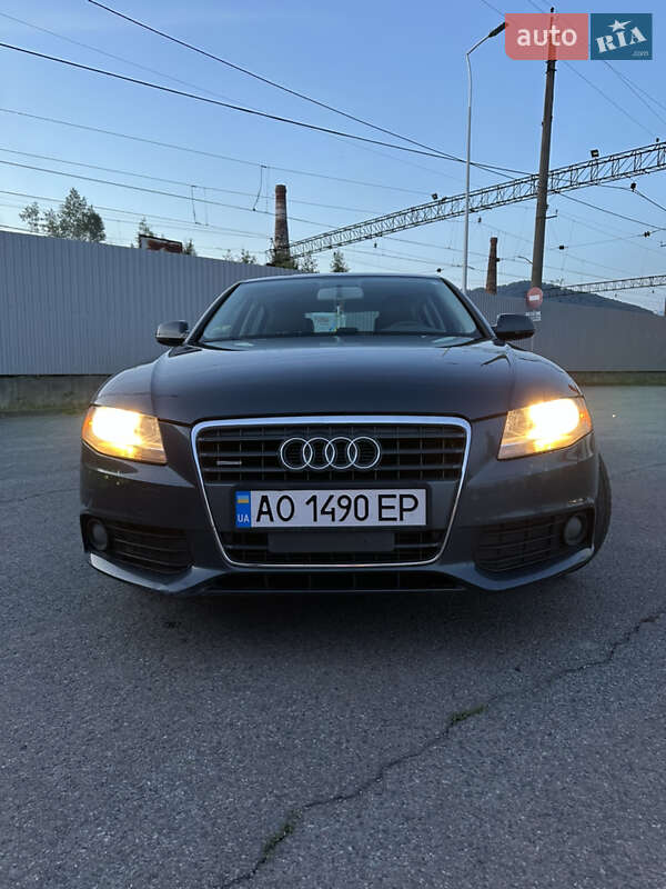 Седан Audi A4 2011 в Сваляві