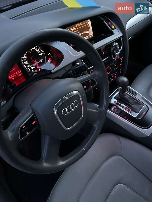 Седан Audi A4 2011 в Сваляві