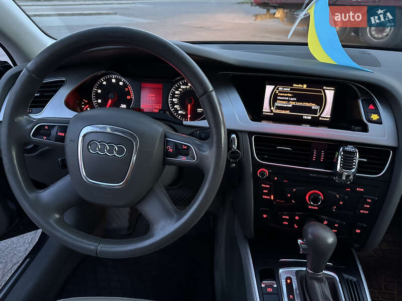 Седан Audi A4 2011 в Сваляве