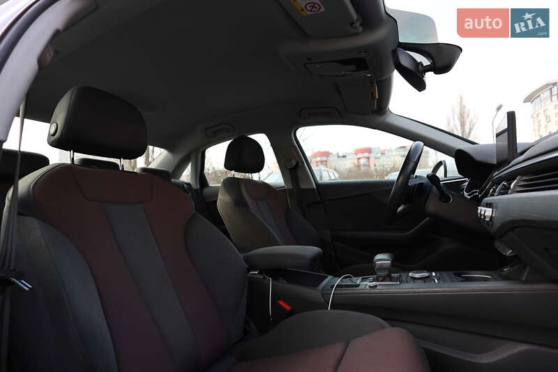 Седан Audi A4 2017 в Киеве