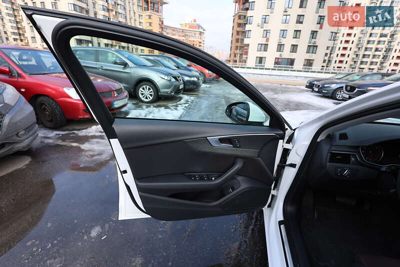 Седан Audi A4 2017 в Киеве