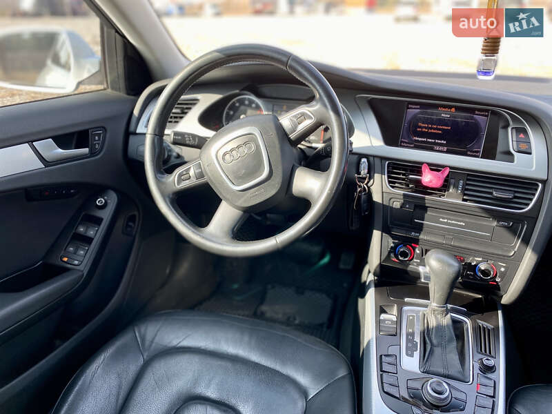 Седан Audi A4 2011 в Львове