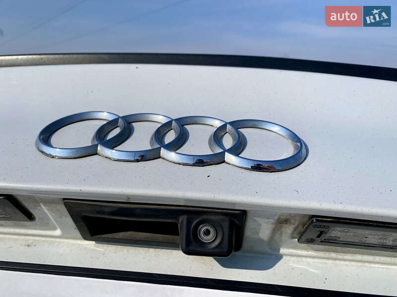 Седан Audi A4 2011 в Львове