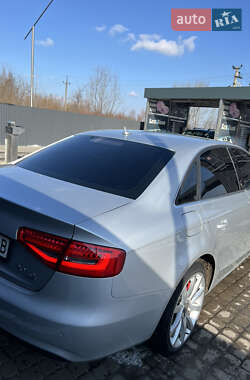 Седан Audi A4 2012 в 