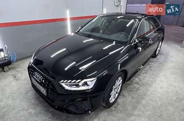 Седан Audi A4 2022 в 